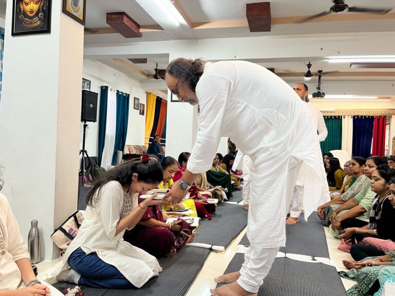 Art of living Volunteer training program